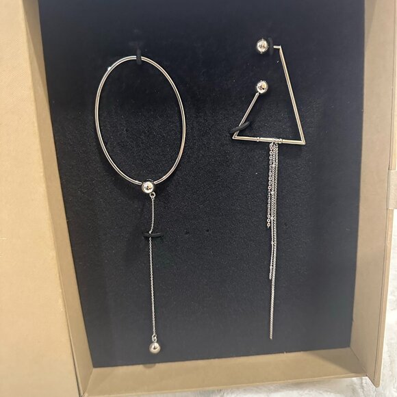 Burberry Glass Pearl Asymmetrical Drop Earring - Picture 2 of 6